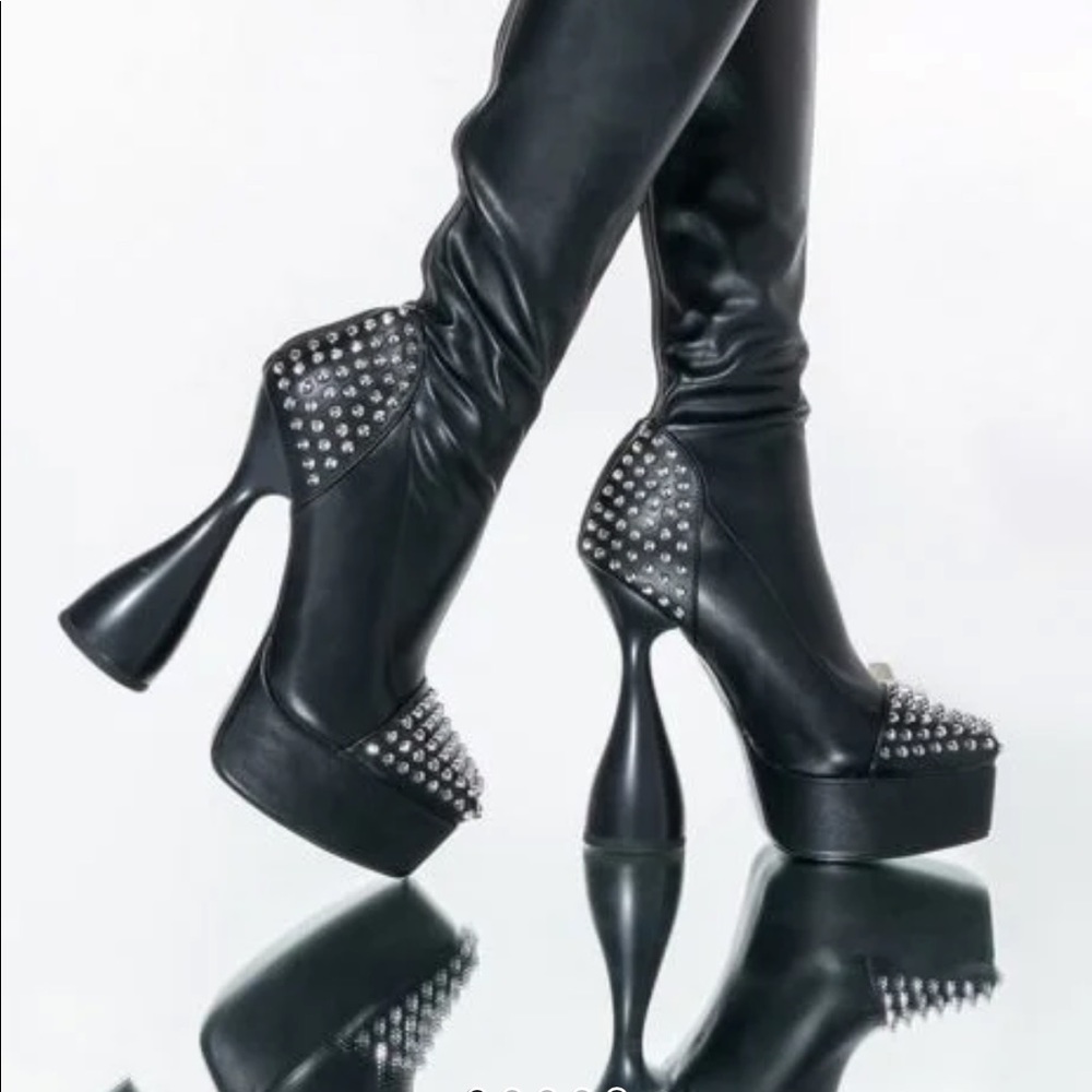 Akira Chunky platform Moto Boots NWT in box